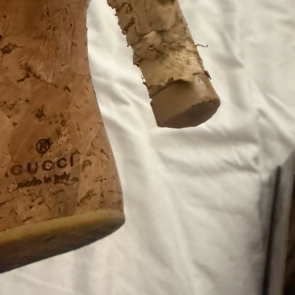 Gucci Brown Box with Gold Logo. They’re like new but cork got ruined in the box - Picture 11 of 16
